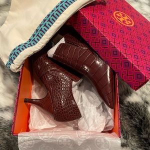 Tory Burch Womens Boots Brown Crocodile Embossed Leather Slim 3 in Heel size 8.